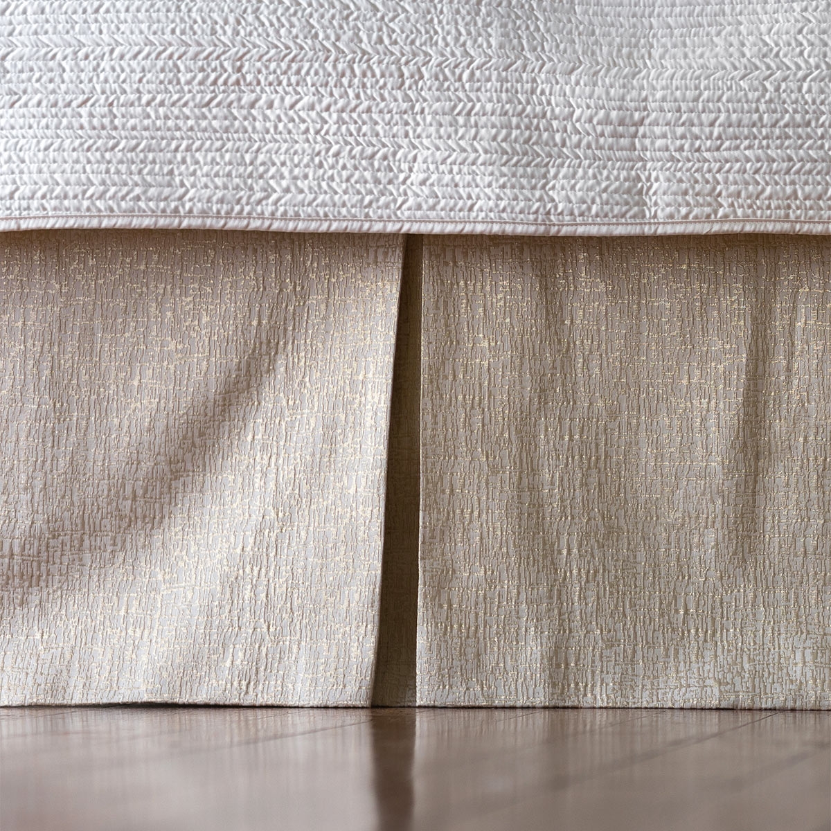 Shop Homethreads Bed Skirts and Dust Ruffles