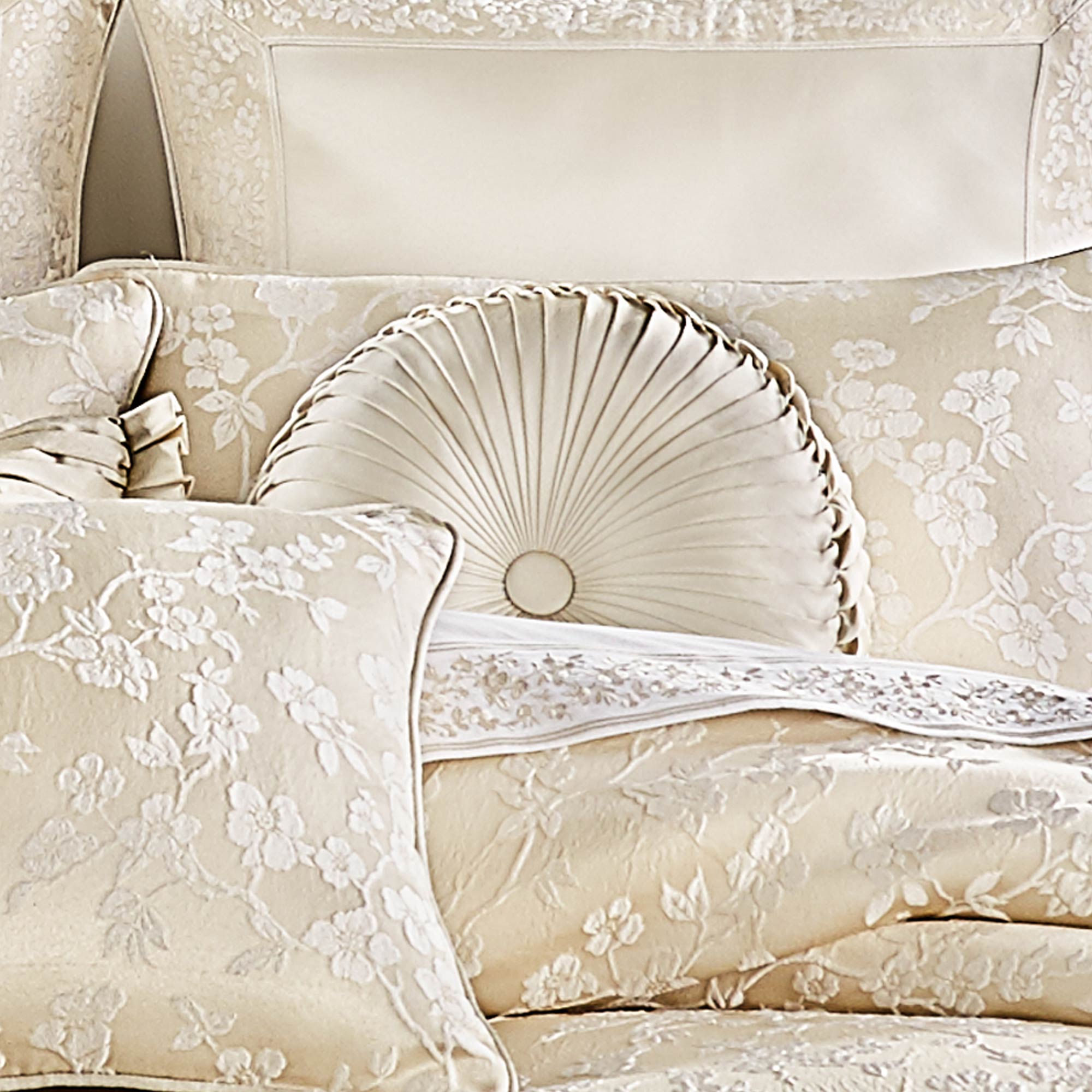 Blossom Tufted Round Decorative Throw Pillow