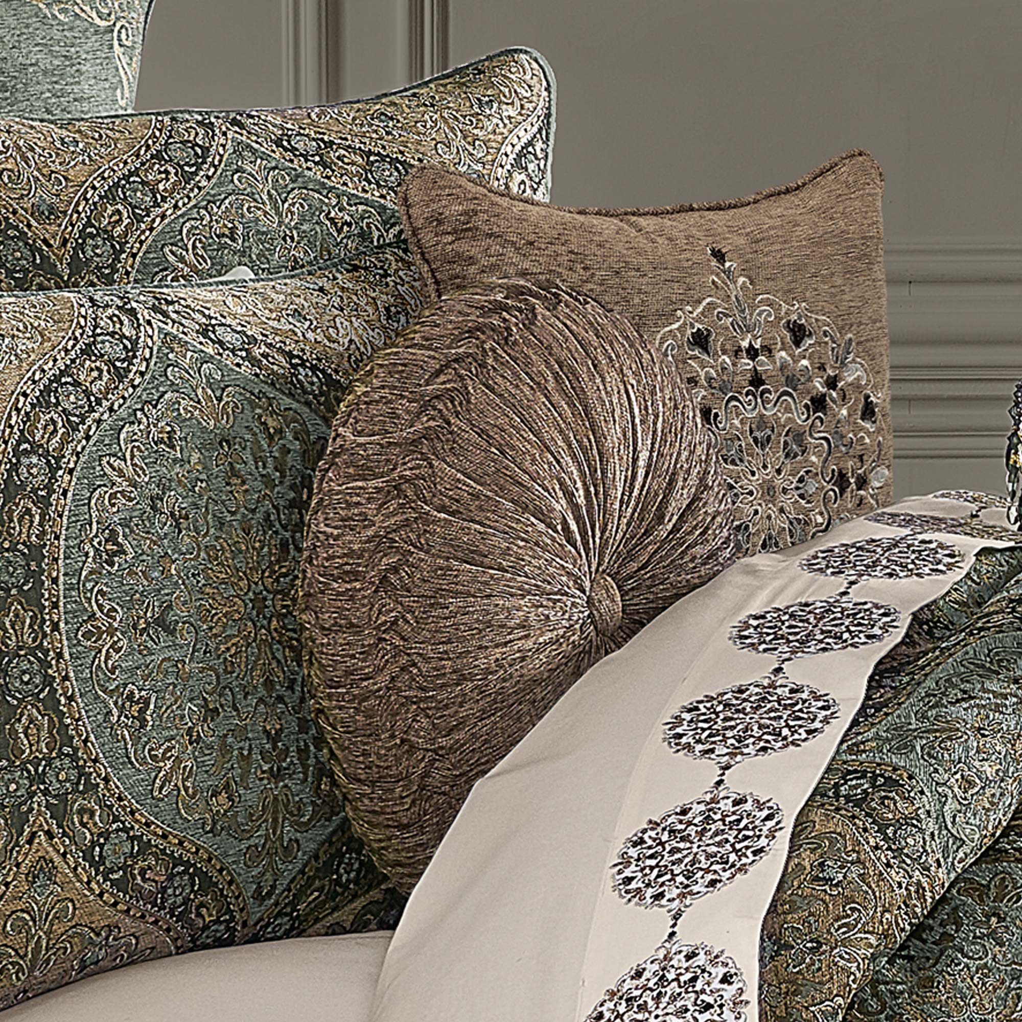 Dorset Tufted Round Decorative Throw Pillow