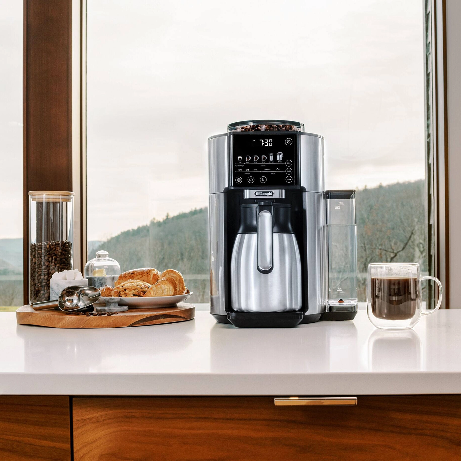 https://www.homethreads.com/files/delonghi/cam51035m-delonghi-truebrew-automatic-coffee-maker-with-bean-extract-technology-10.webp