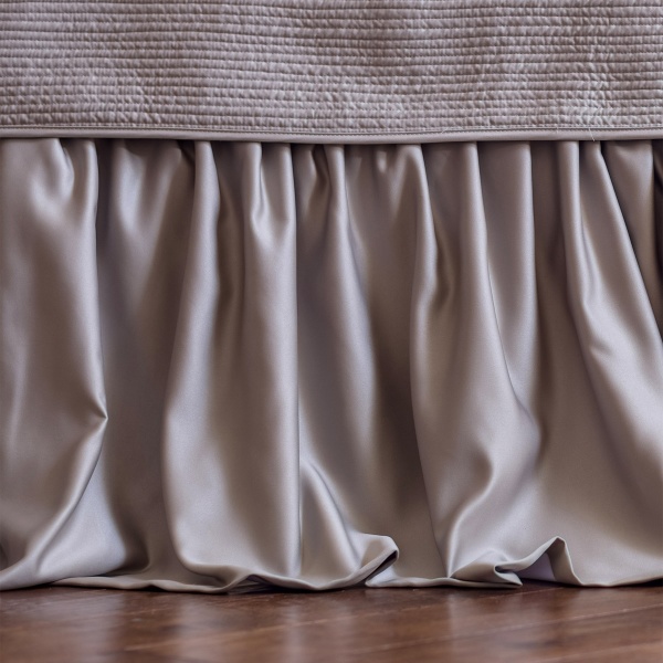 Battersea Gathered Bed Skirt / Taupe S&S 3/22x86