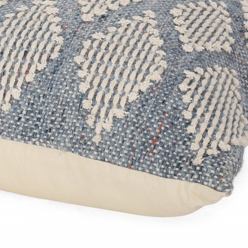312197 Pillows Detail 4