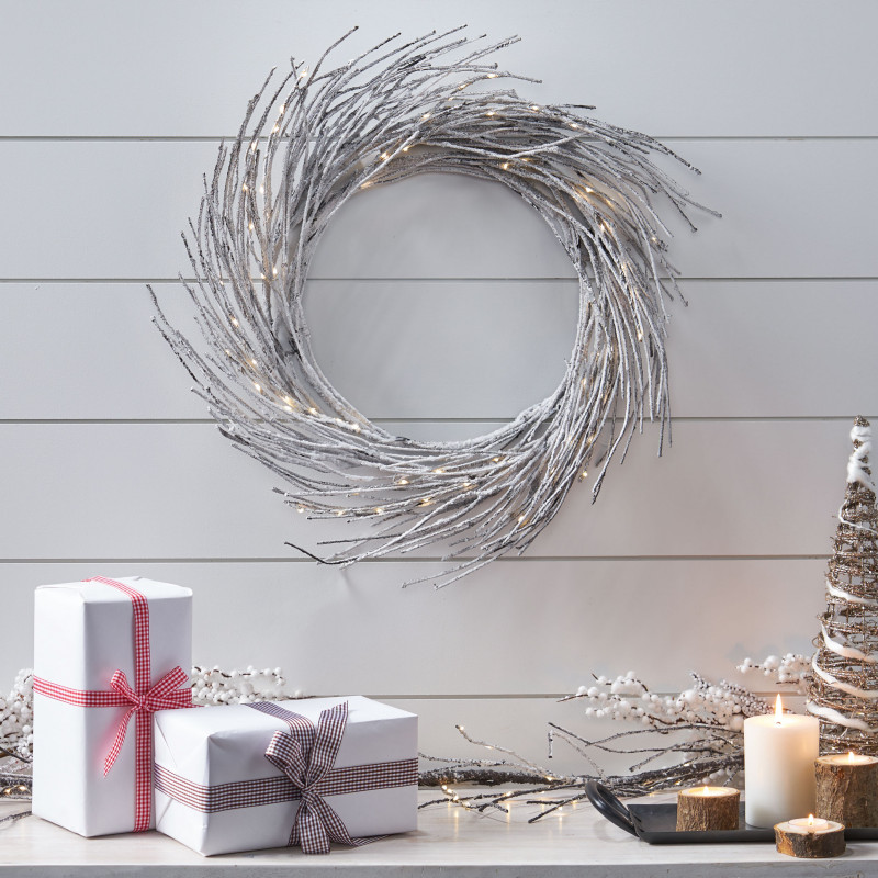 313669 24" Pre-lit Warm White LED Artificial Christmas Wreath, Snowy