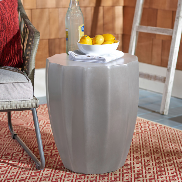 VNN1010A Jaslyn Indoor/Outdoor Modern Concrete Round 17.7-Inch H Accent Table