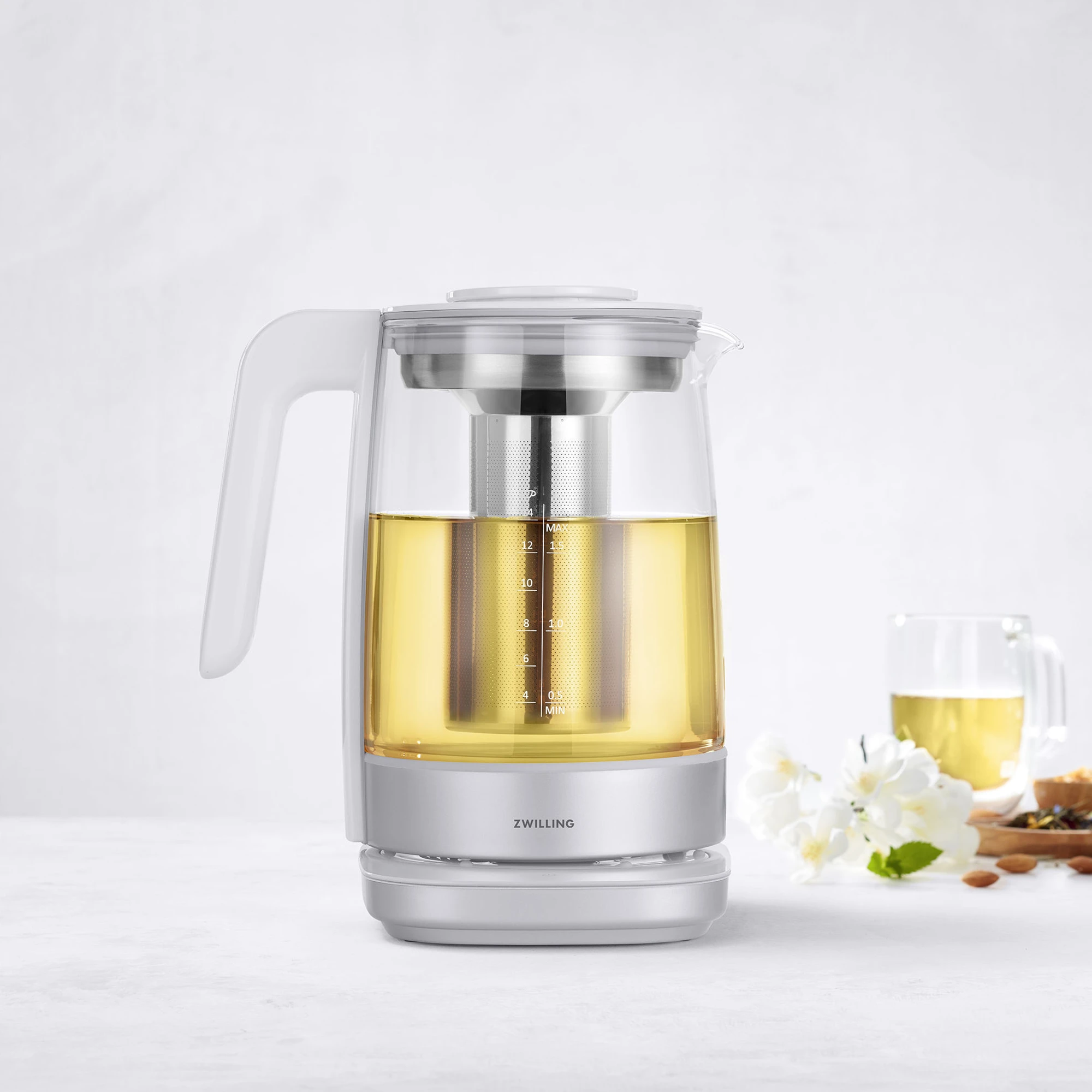 ZWILLING Enfinigy 1.56-qt Cool Touch Electric Kettle Pro, Cordless Tea  Kettle, Gold