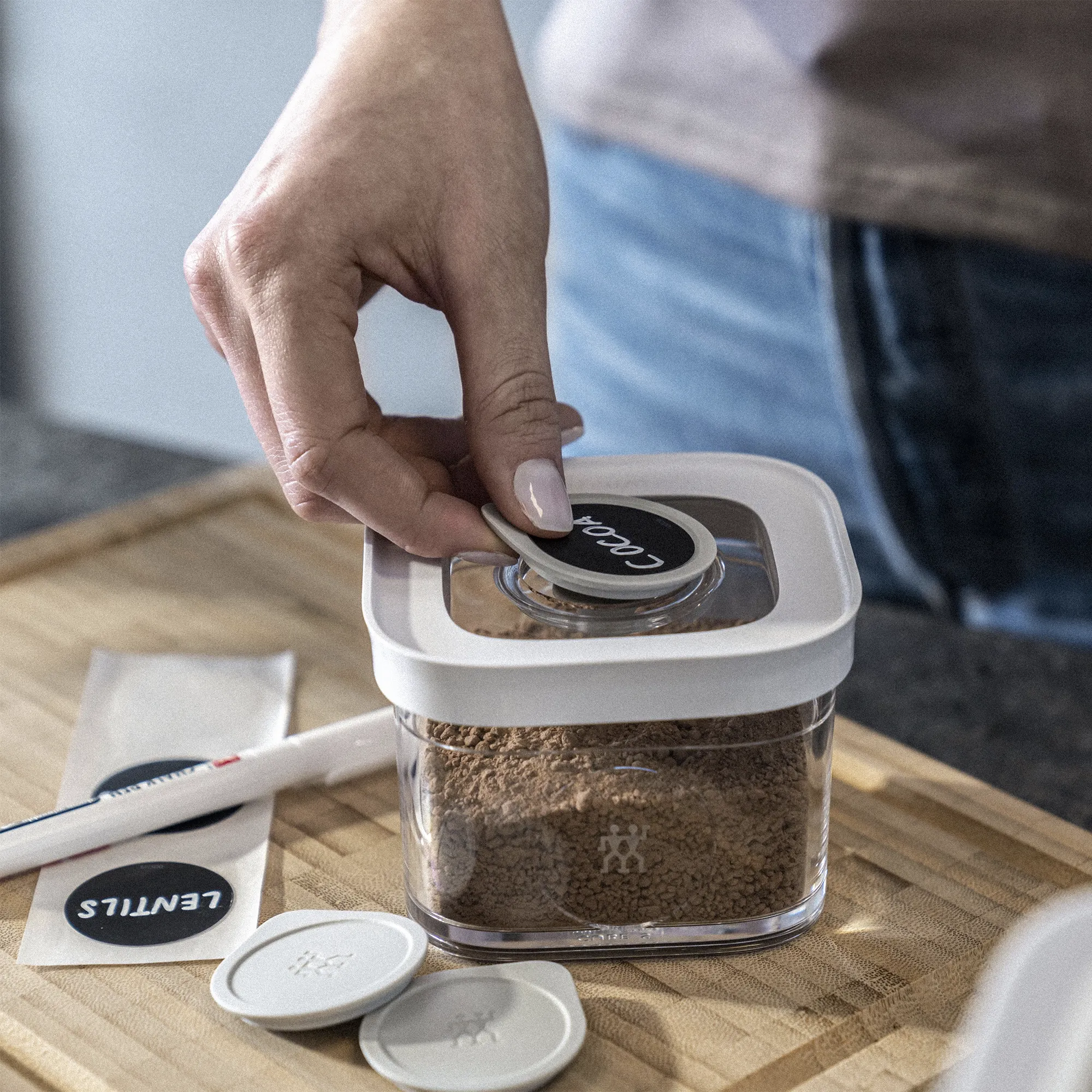 https://www.homethreads.com/files/zwilling/1025079-zwilling-fresh-save-cube-box-plasic-airtight-dry-food-storage-container-small-cube-6.webp