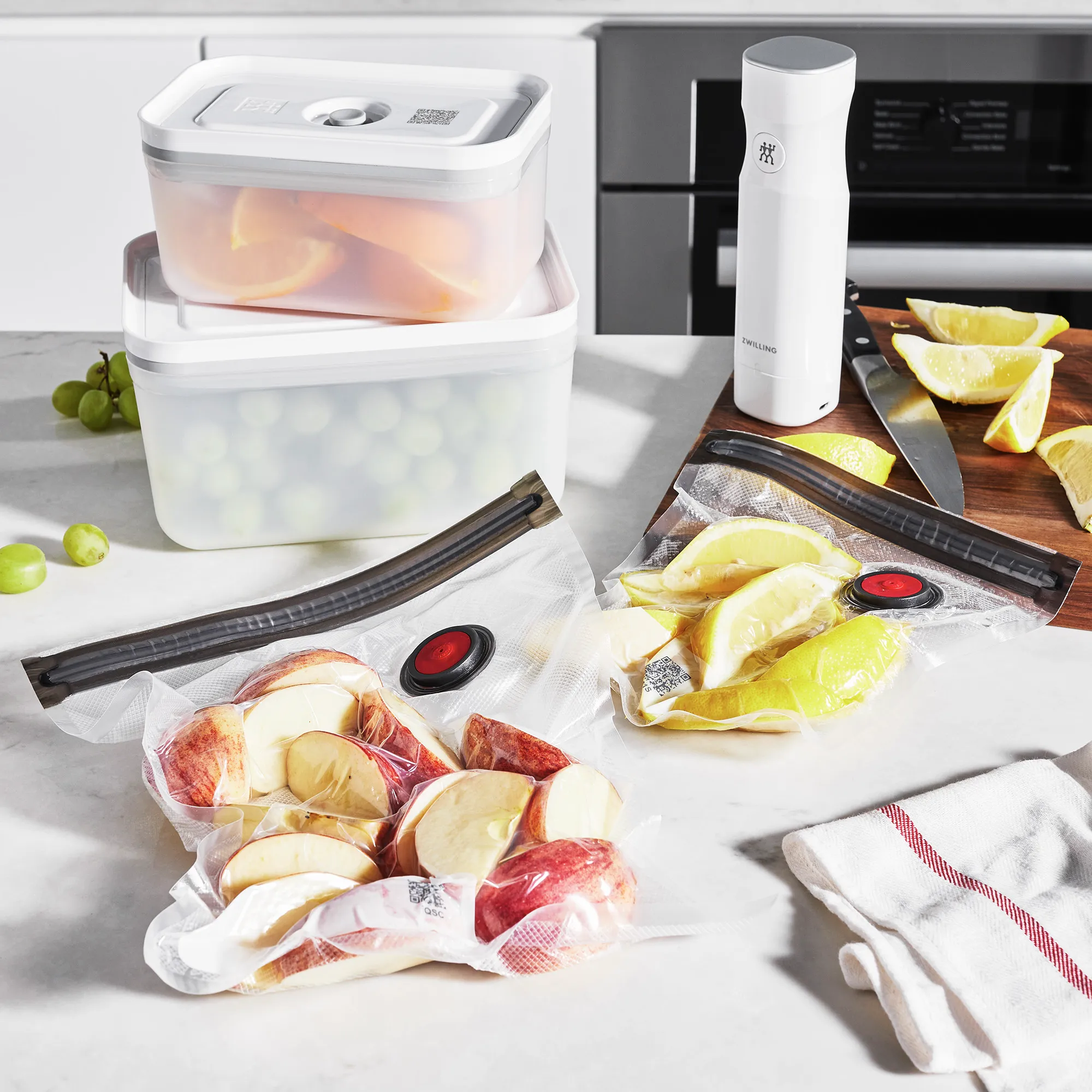 https://www.homethreads.com/files/zwilling/36808-007-zwilling-fresh-save-7-pc-vacuum-sealer-machine-starter-set-sous-vide-bags-meal-prep-airtight-food-storage-containers-gift-set-3.webp