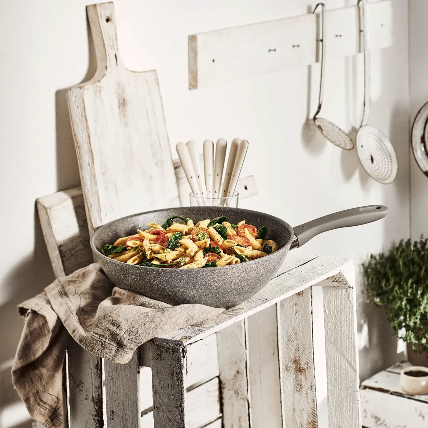 https://www.homethreads.com/files/zwilling/75003-100-0-ballarini-parma-plus-by-henckels-11-inch-aluminum-nonstick-stir-fry-pan-with-lid-made-in-italy-4.webp