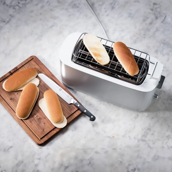 https://www.homethreads.com/files/zwilling/thumbs/1016126-zwilling-enfinigy-cool-touch-4-slice-long-slot-toaster-extra-wide-15-slot-for-bagels-and-toast-silver-7.webp