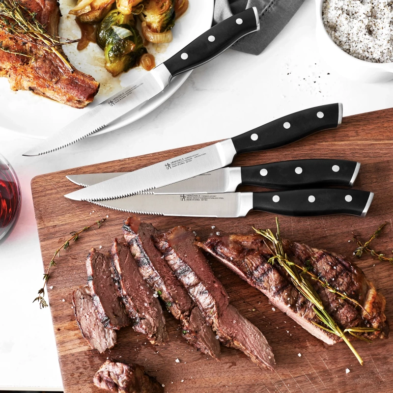 https://www.homethreads.com/files/zwilling/thumbs/19549-004-henckels-forged-accent-set-of-4-steak-knife-set-german-engineered-informed-by-100-years-of-mastery-black-3.webp